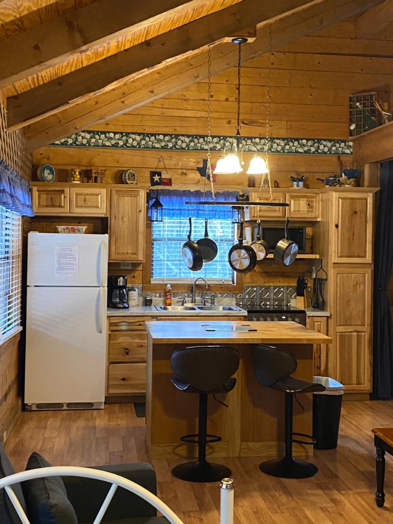 A Peace Of Heaven Cabins And Rv Vanderpool Exterior photo